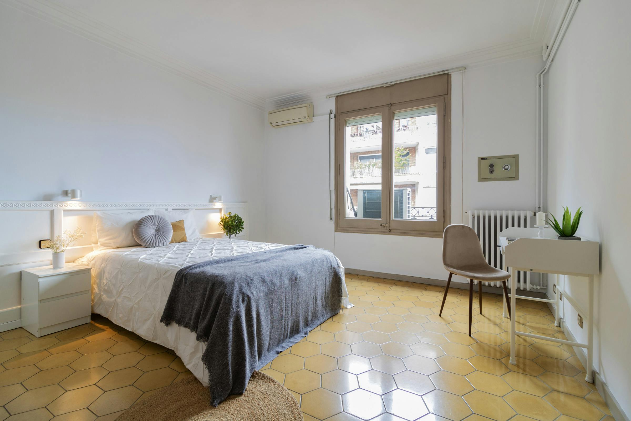 Private room for rent for €790 per month in Barcelona, Carrer de Balmes
