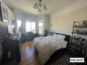 Stanza privata in affitto a $2,294 al mese a San Francisco, Clay St