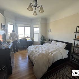 私人房间 正在以 $2,300 的月租出租，其位于 San Francisco, Clay St