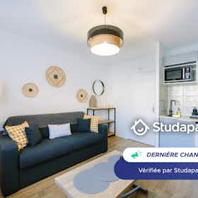 Appartement te huur voor € 740 per maand in Nantes, Quai André Rhuys