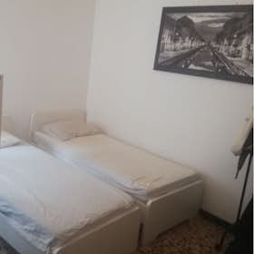 Shared room for rent for €375 per month in Milan, Via Sesto San Giovanni