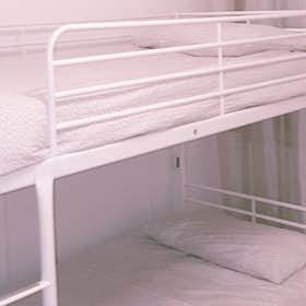 Shared room for rent for €400 per month in Milan, Via Sesto San Giovanni