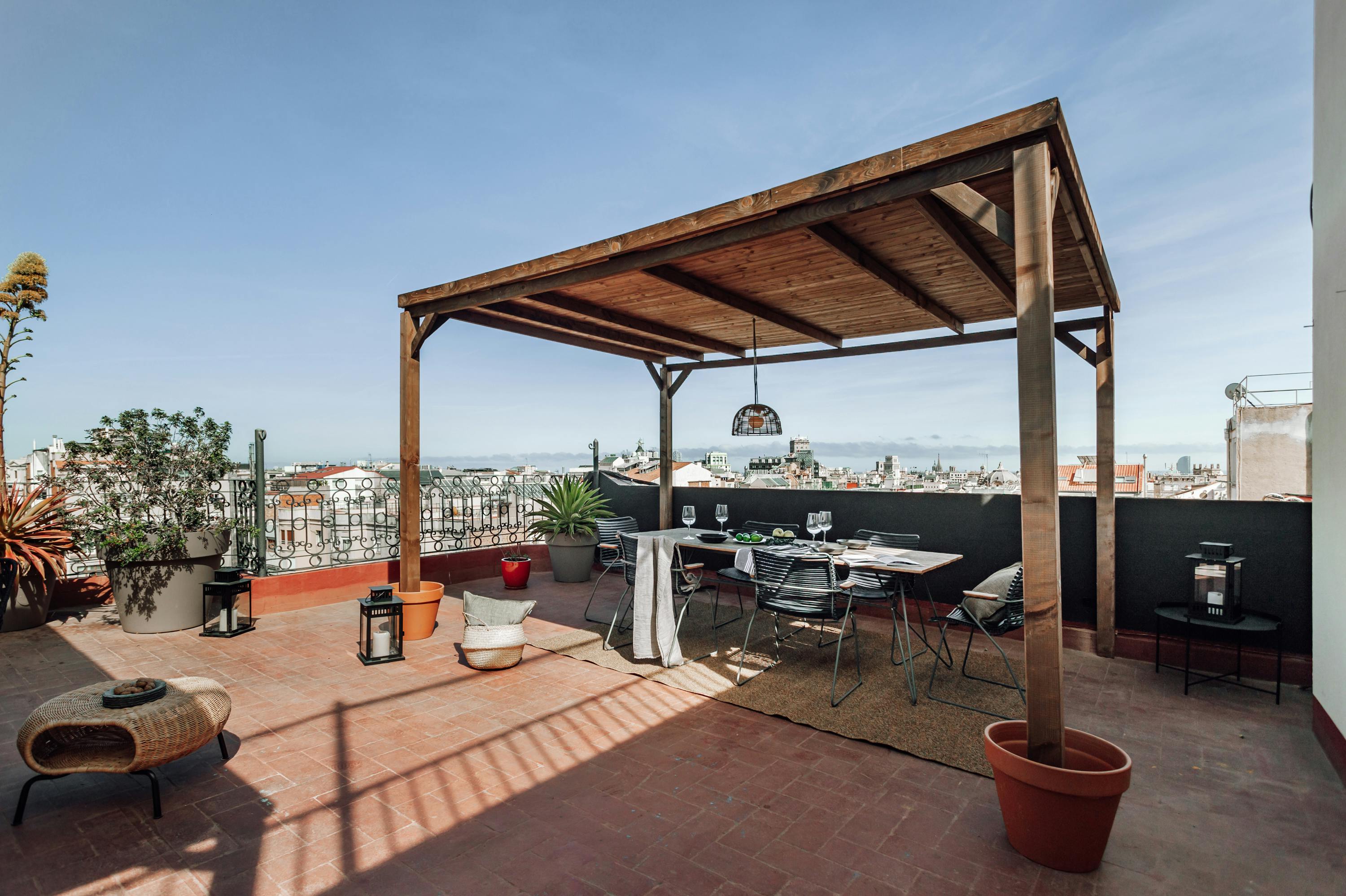 Apartment for rent for €8,504 per month in Barcelona, Carrer de Balmes