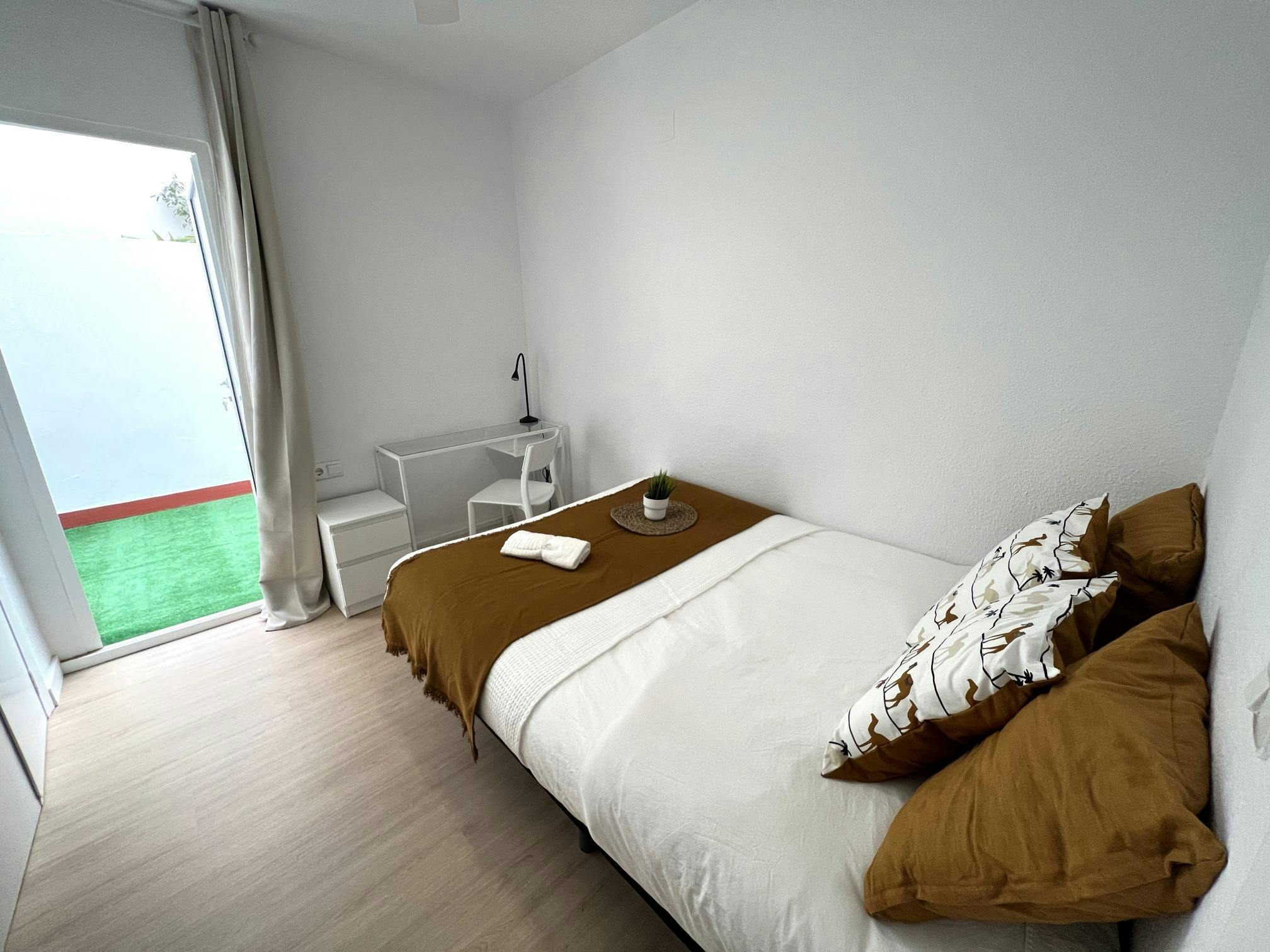 Private room for rent for €415 per month in Valencia, Carrer Carreres Puchalt