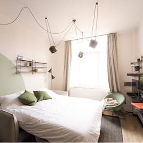 Studio te huur voor € 950 per maand in Brussels, Rue du Beffroi