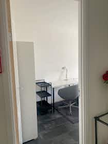 Отдельная комната сдается в аренду за 800 € в месяц в Wormerveer, Goudastraat