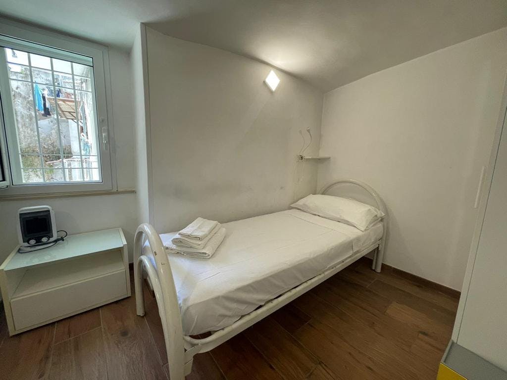 Privé kamer te huur voor € 450 per maand in Naples, Vico Santa Maria della Purità