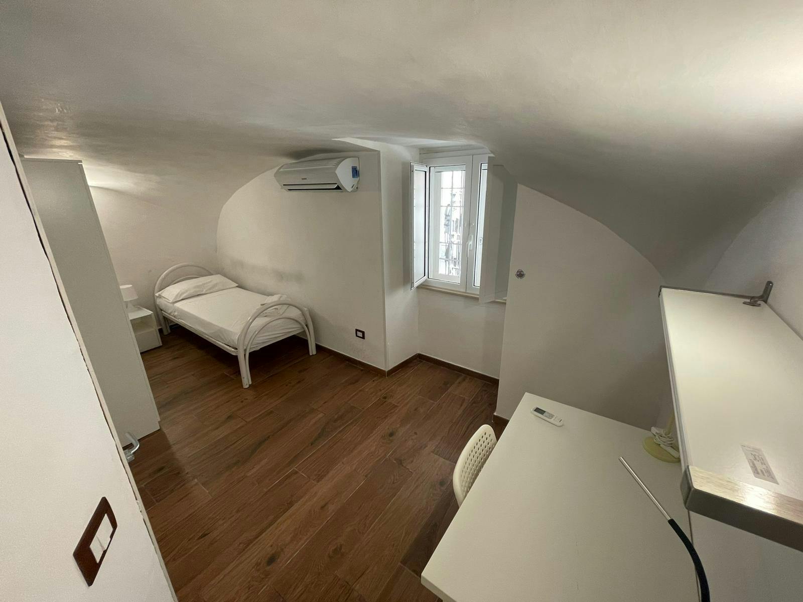 Chambre privée à louer pour 450 €/mois à Naples, Vico Santa Maria della Purità