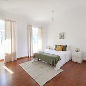 Private room for rent for €700 per month in Lisbon, Avenida João XXI