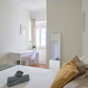 Private room for rent for €700 per month in Lisbon, Rua José Falcão