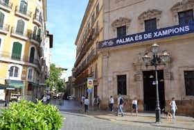 Appartement te huur voor € 2.100 per maand in Palma, Carrer de Santa Eulàlia