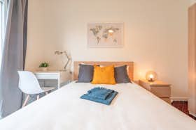 Private room for rent for €700 per month in Lisbon, Avenida Duque de Loulé