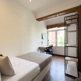 Private room for rent for €710 per month in Barcelona, Carrer de Roger de Llúria