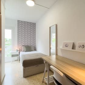 Private room for rent for €630 per month in Barcelona, Ronda del Guinardó