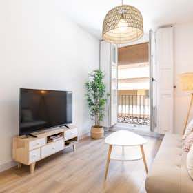 单间公寓 正在以 €1,400 的月租出租，其位于 Valencia, Carrer de Santa Irene