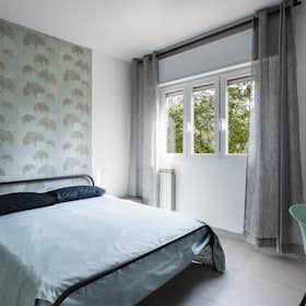 Private room for rent for €690 per month in Milan, Via Vittorio Emanuele Orlando