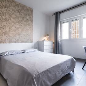 Private room for rent for €690 per month in Milan, Via Vittorio Emanuele Orlando