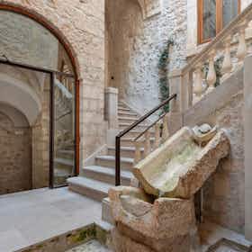 Квартира сдается в аренду за 1 500 € в месяц в Ostuni, Via Dottor Francesco Rodio