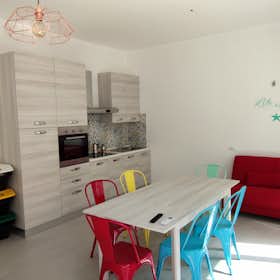 公寓 正在以 €590 的月租出租，其位于 Scicli, Via Napoli