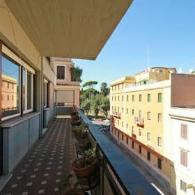 Apartment for rent for €3,850 per month in Rome, Via Giuseppe Giulietti