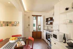 Mieszkanie do wynajęcia za 1700 € miesięcznie w mieście Florence, Via dell'Albero