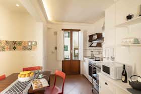 Apartment for rent for €1,700 per month in Florence, Via dell'Albero