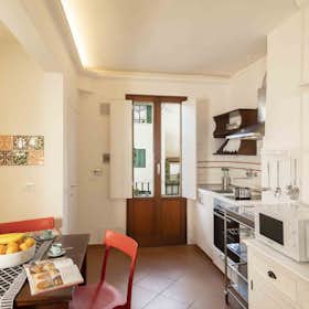 Apartamento para alugar por € 1.700 por mês em Florence, Via dell'Albero