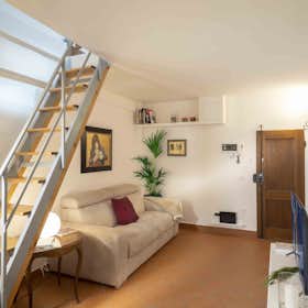 Lägenhet att hyra för 1 700 € i månaden i Florence, Via dell'Albero