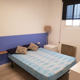 Private room for rent for €380 per month in Barcelona, Carrer de Pasteur