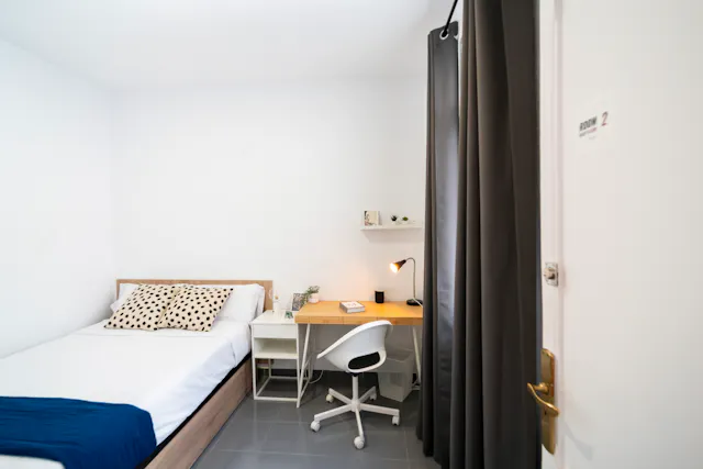 Private room in Carrer Pizarro, Valencia (1333461) room image 20