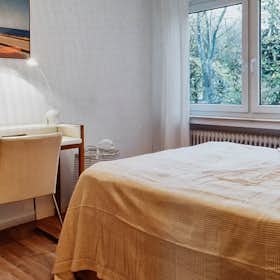 Appartement for rent for 2 500 € per month in Köln, Benfleetstraße