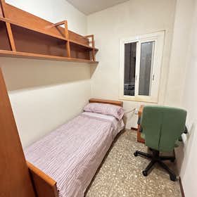 Private room for rent for €500 per month in Barcelona, Carrer de Padilla