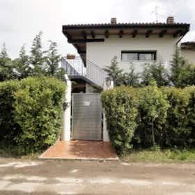 公寓 正在以 €1,400 的月租出租，其位于 Verona, Via Legnago