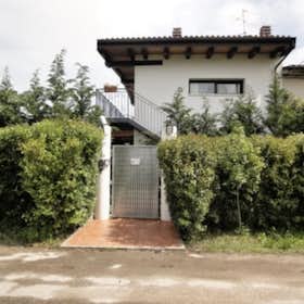 Apartment for rent for €1,400 per month in Verona, Via Legnago
