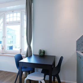 单间公寓 正在以 CHF 2,200 的月租出租，其位于 Zürich, Forchstrasse