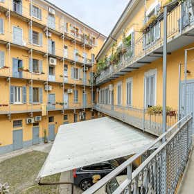 House for rent for €3,300 per month in Milan, Via Amerigo Vespucci