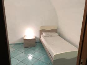 Privé kamer te huur voor € 450 per maand in Naples, Vico Scassacocchi