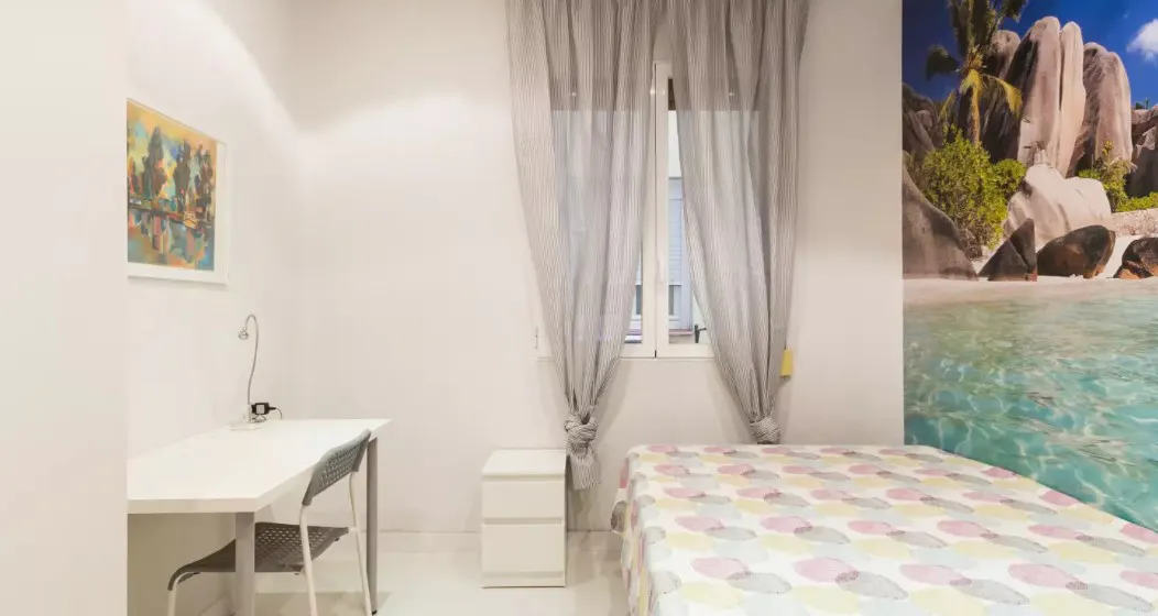 Private room in Calle de Santa Cruz de Marcenado, Madrid (1334066) ROOM 2