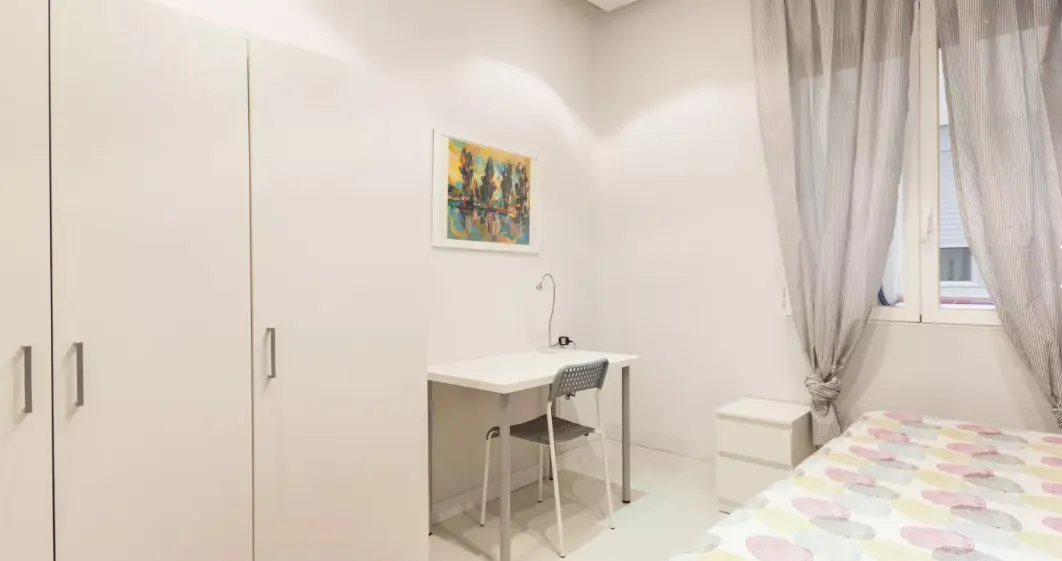 Private room in Calle de Santa Cruz de Marcenado, Madrid (1334066) ROOM 4