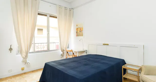 Private room in Calle de Santa Cruz de Marcenado, Madrid (1334070) room image 1