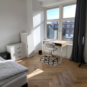 Private room for rent for €1,050 per month in The Hague, Abrikozenstraat