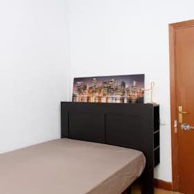 Private room for rent for €620 per month in Madrid, Calle de Santa Engracia
