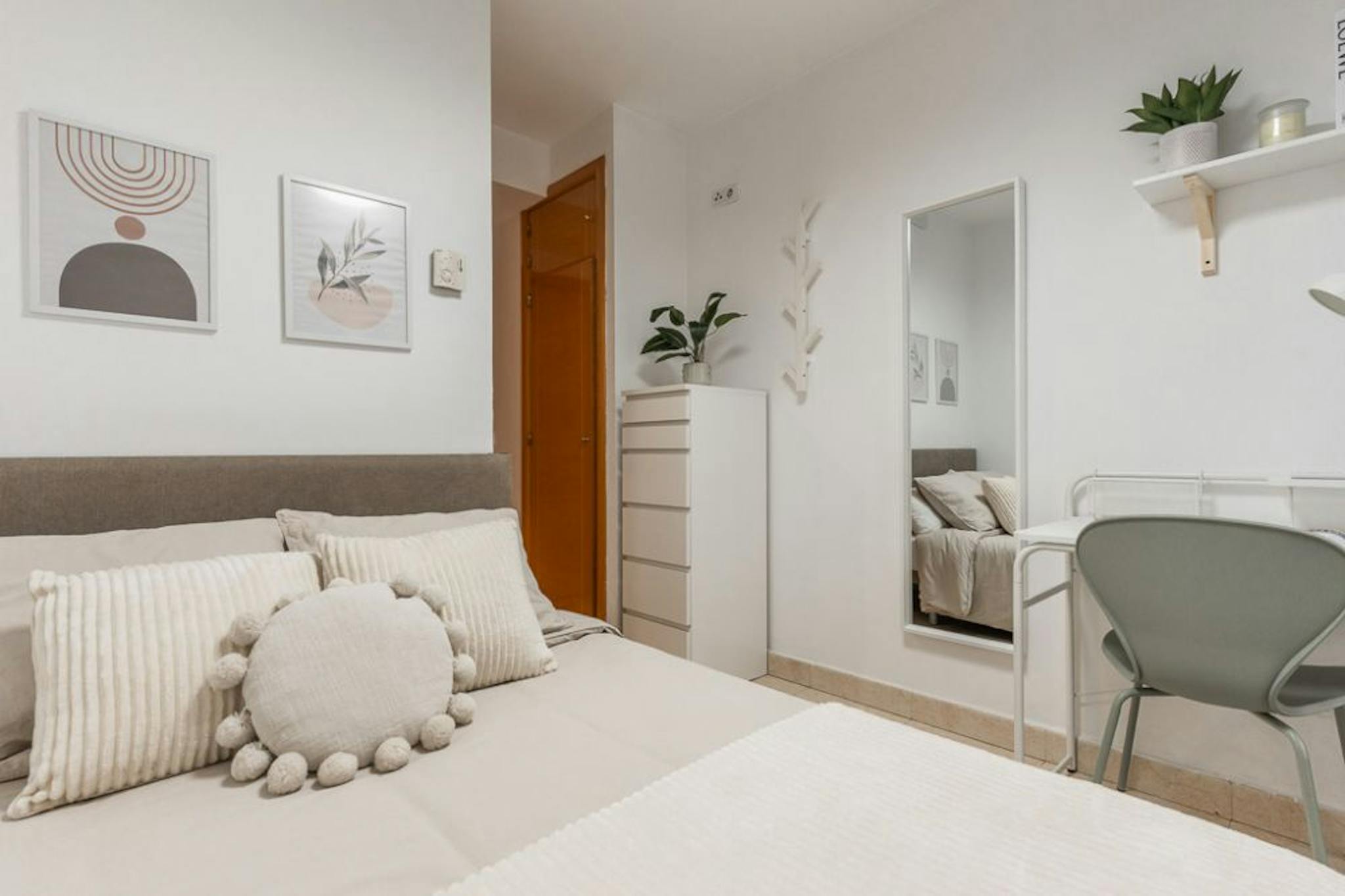 Plaza de Santa Cruz, Madrid preview