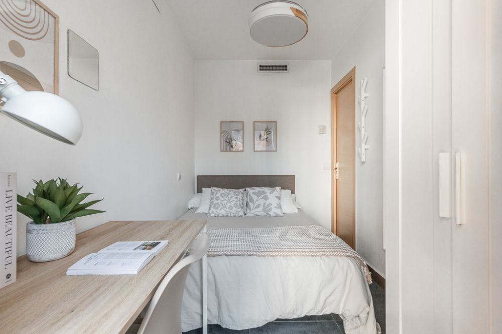 Private room for rent for €660 per month in Madrid, Plaza de Santa Cruz