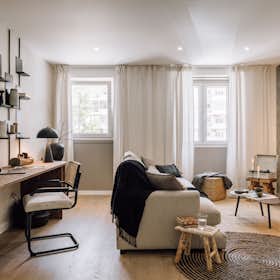 Apartment for rent for €3,297 per month in Lisbon, Avenida de Roma