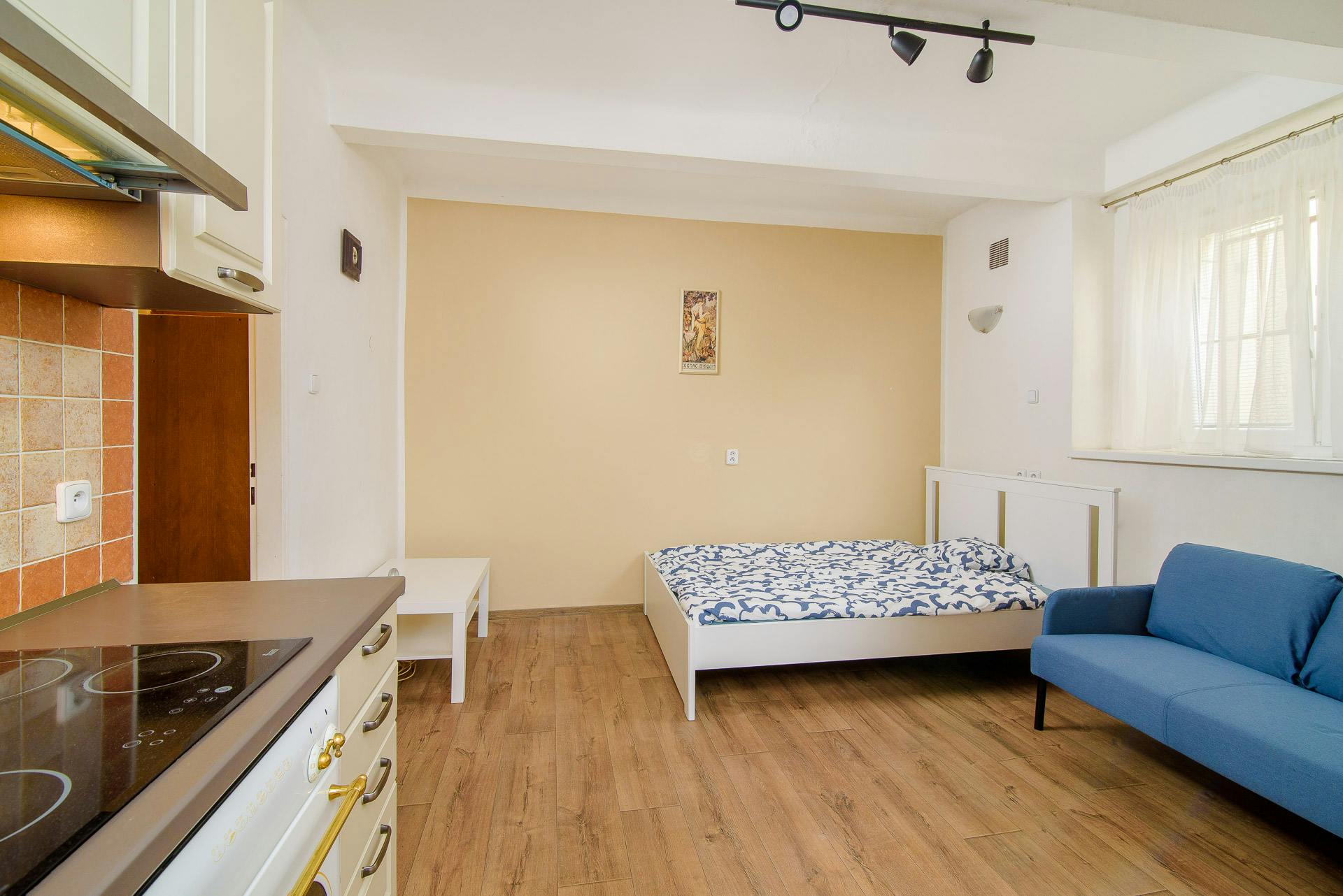 Etta att hyra för 762 € i månaden i Prague, Na Jezerce