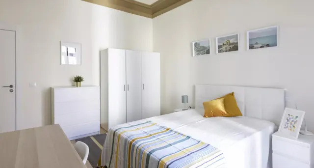 Private room in Calle de San Bernardo, Madrid (1334353) room image 2