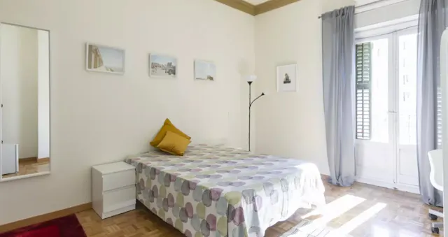 Private room in Calle de San Bernardo, Madrid (1334359) room image 2