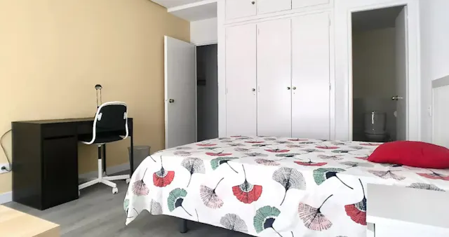 Private room in Calle de Rosario Pino, Madrid (1334402) room image 2