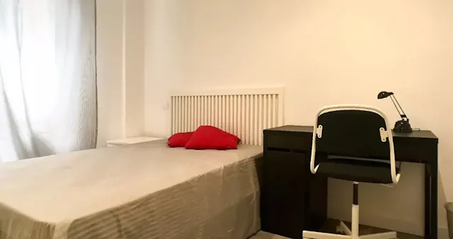 Private room in Calle de Rosario Pino, Madrid (1334403) room image 1